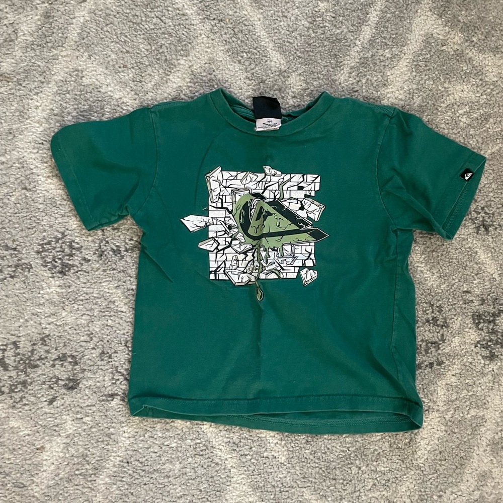 Quicksilver size 4